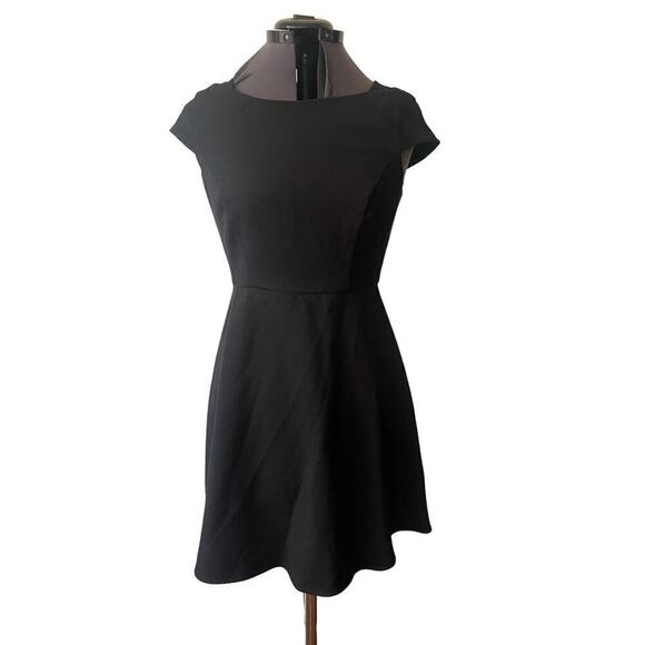 French Connection Black Whisper Ruth Cap Sleeve Skater Dress, Size US4 - Picture 2 of 5